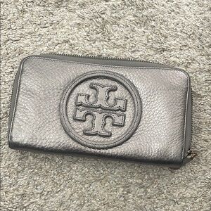 Tory Burch Metallic Silver Wallet